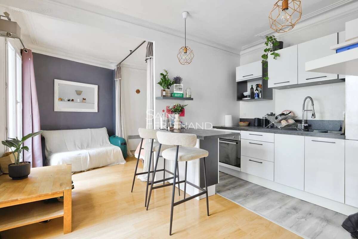 Appartement à PARIS-17E