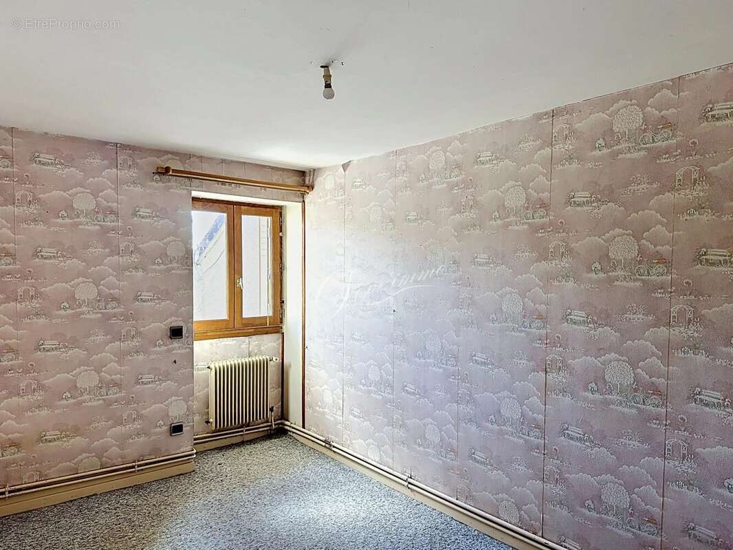 Appartement à LA ROCHE-EN-BRENIL