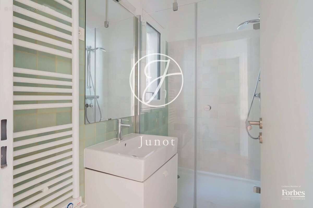 Appartement à PARIS-8E