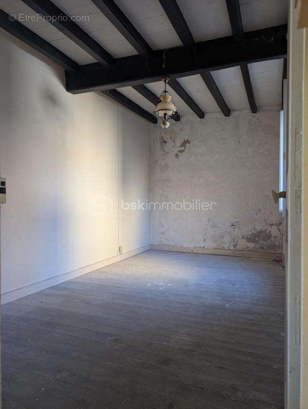 Maison de caractère à fort potentiel - 121 m², 5 pièces, jardin a exposé Sud et cour privative - photo 6