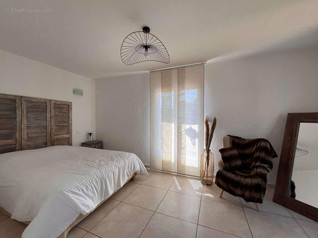 Maison Cabrieres D Avignon 7 pièce(s) 258 m2 - photo 9