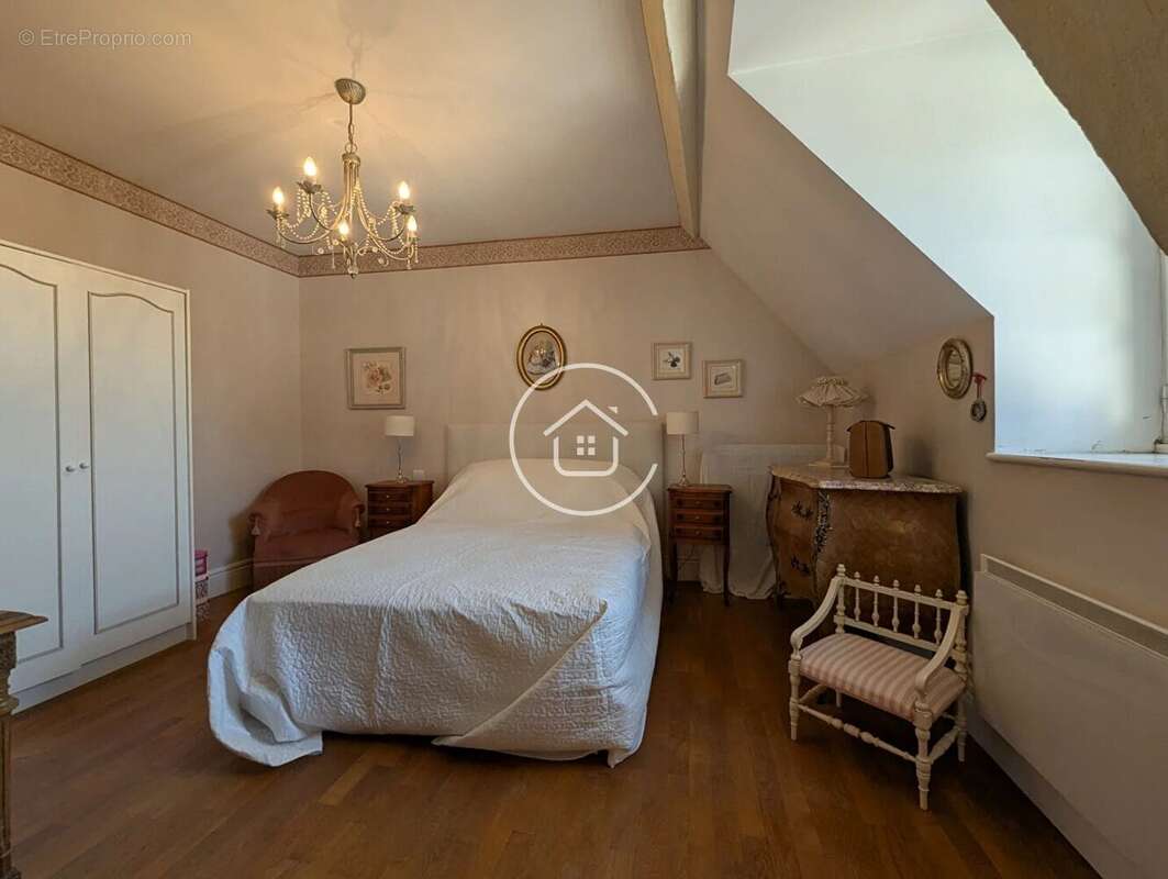 Maison à LA CHAUSSEE-SAINT-VICTOR