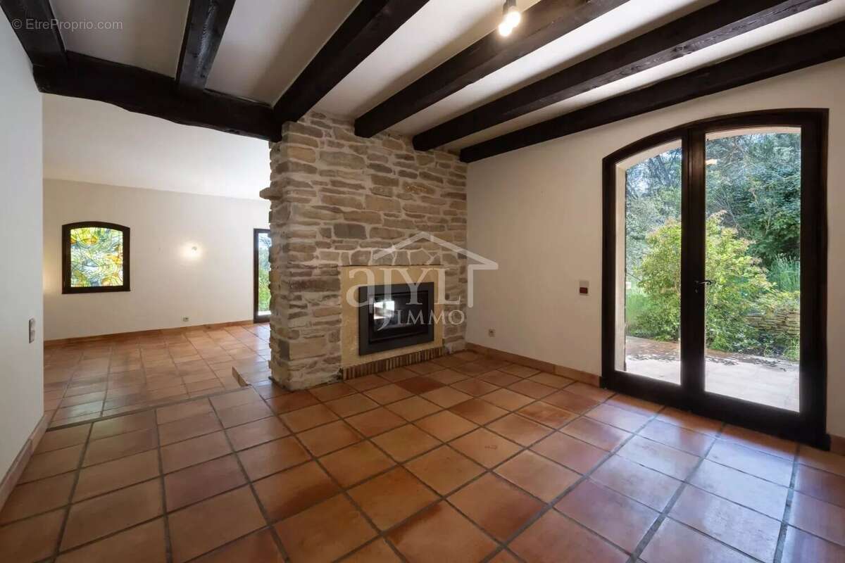 Maison 6 pièces – 182 m² sur 1 HA de terrain clos – Vue dominante – Rognes - photo 6