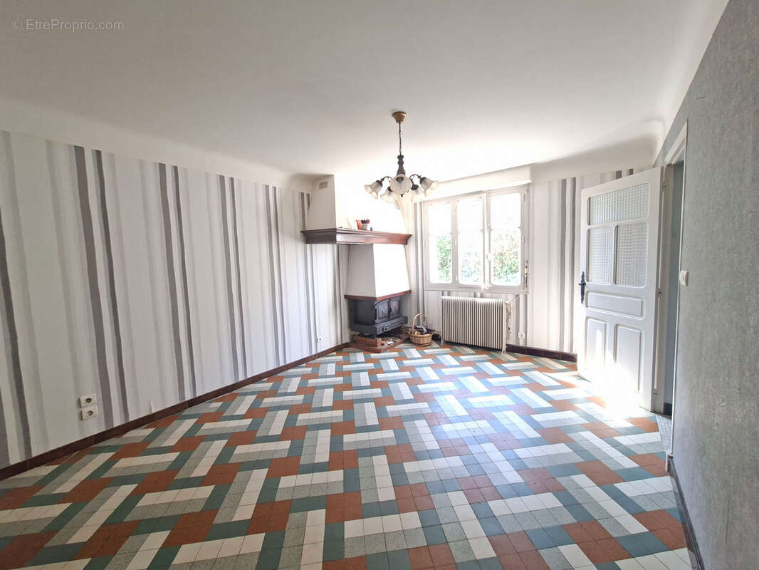 Grande maison de 130 m2 avec garage, dépendance et vastes abris sur jardin clos   Lagor (64170) - photo 3