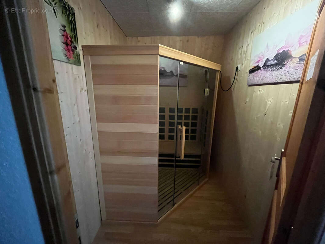 Commerce à SAINT-SAUVES-D'AUVERGNE