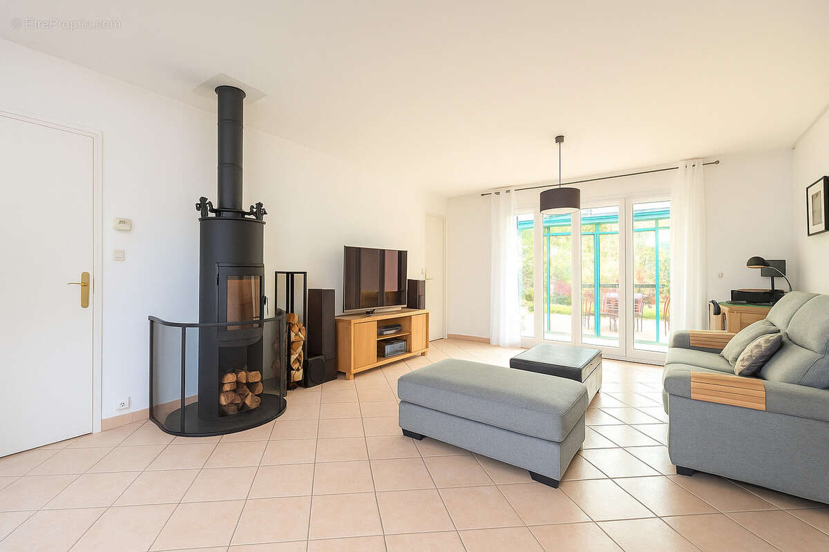 Maison à SAVIGNY-LE-TEMPLE