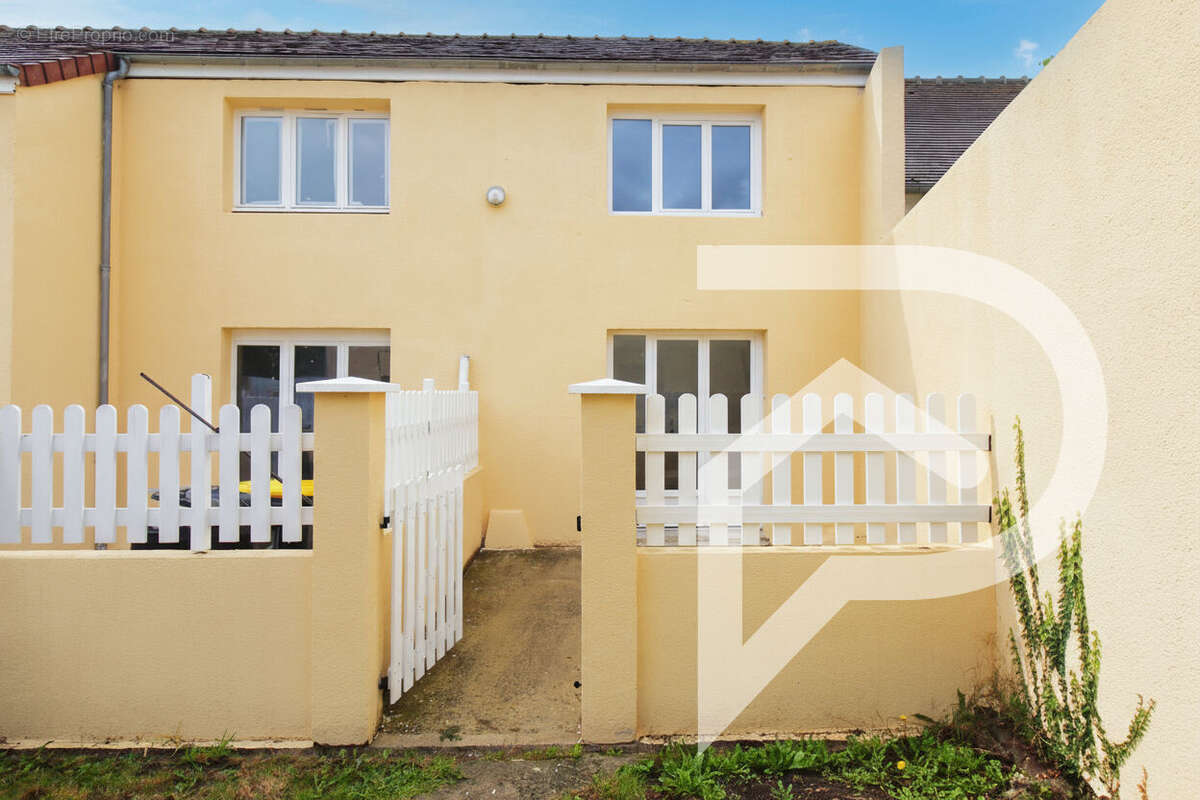 Maison à LONGUEIL-SAINTE-MARIE