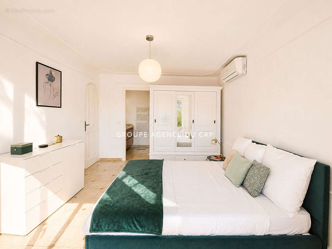 A vendre aux issambres  villa vue dégagée sur la colline 3 chambres avec piscine en bout d'impasse - photo 14