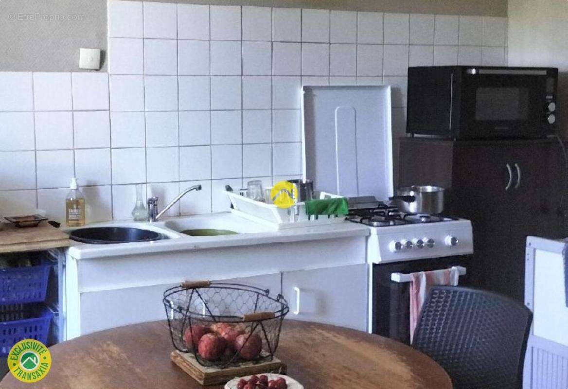 Maison à SAINT-JULIEN-LA-GENETE