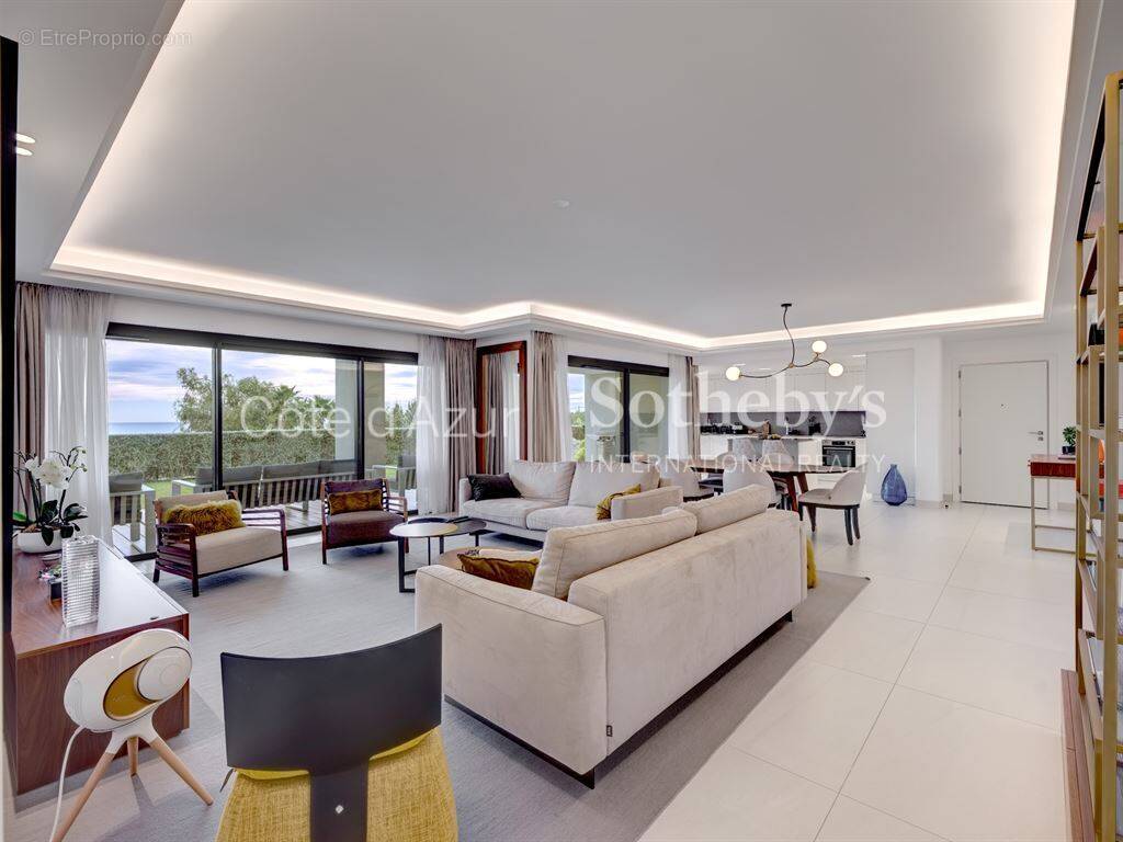 Appartement à VALLAURIS