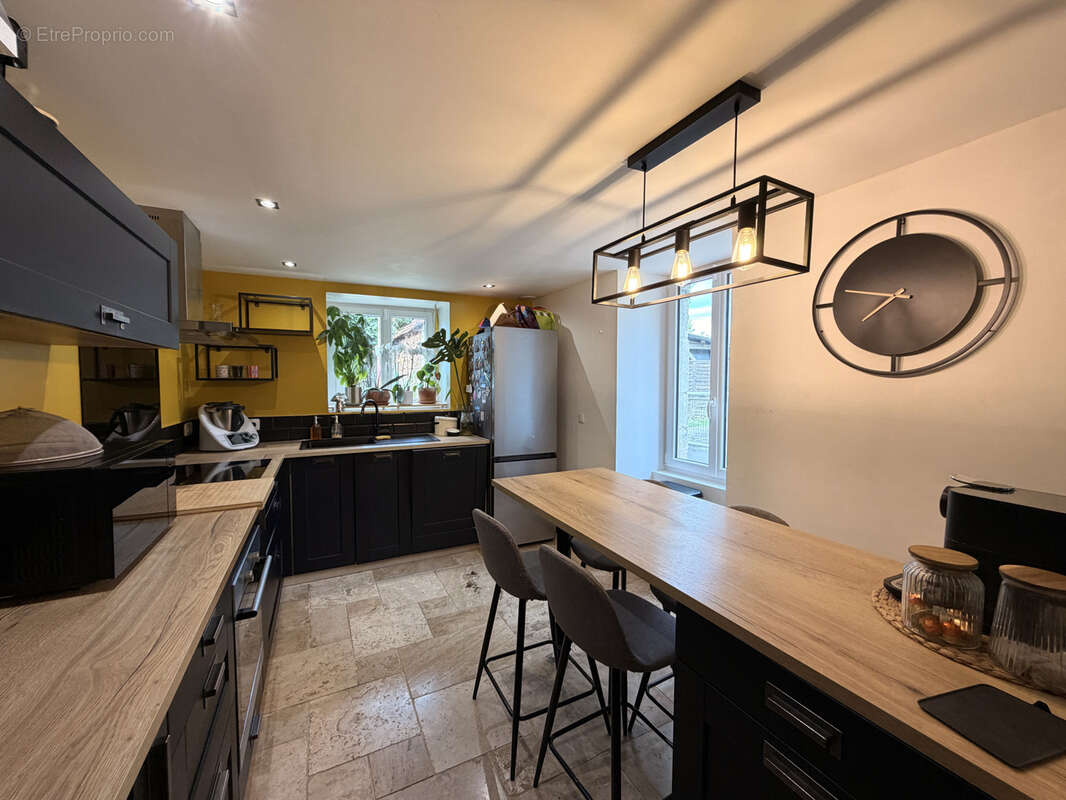 Maison familiale avec et jardin à Tauriac - photo 6