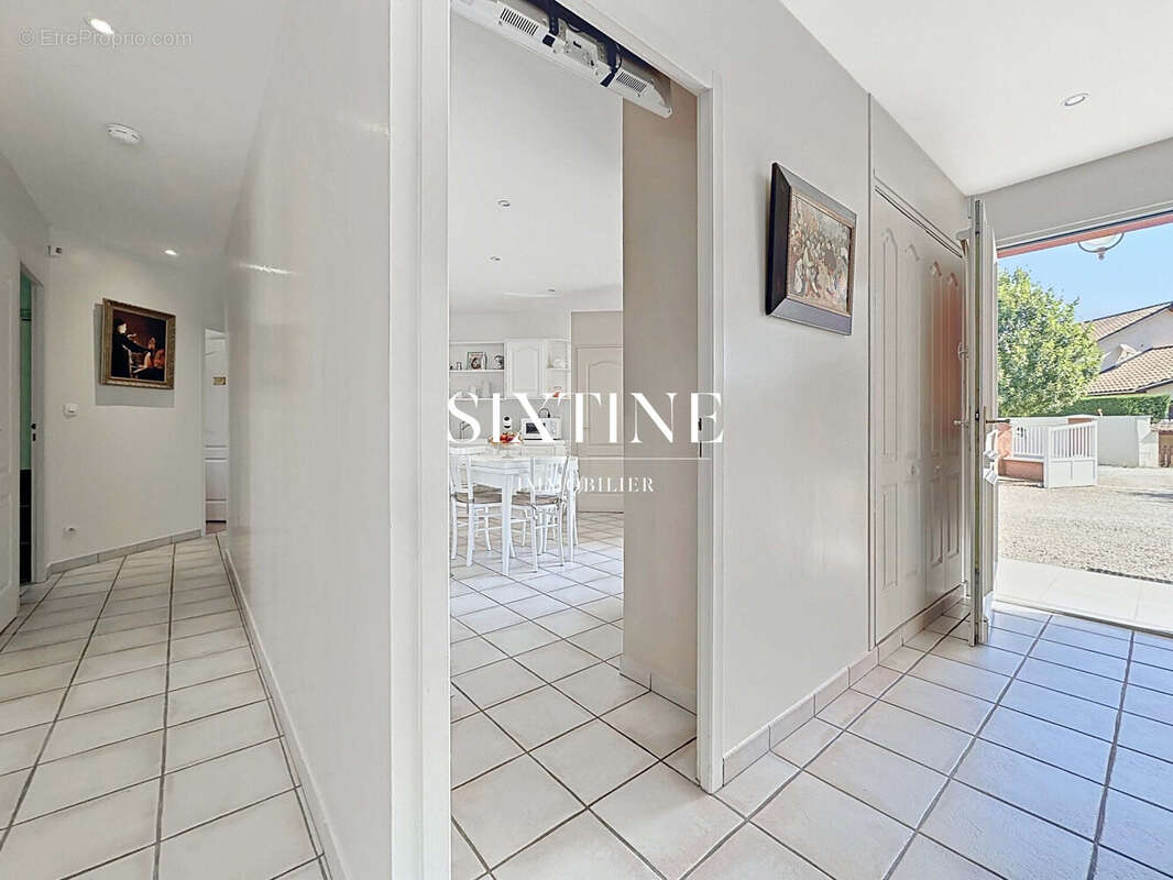 Maison 160 m² à Satolas-Et-Bonce  - photo 9
