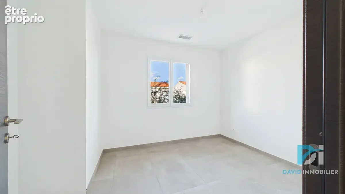 Villa neuve plain-pied avec piscine - photo 4