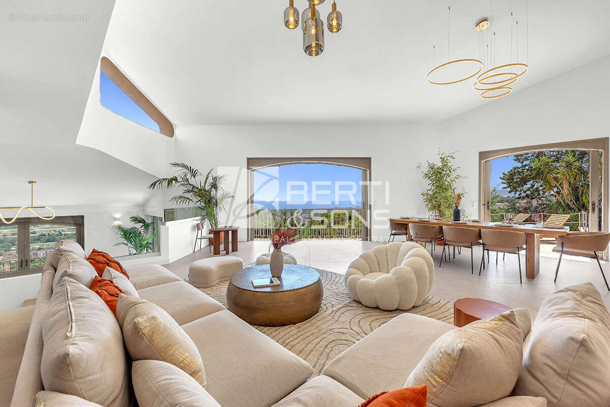 Maison à MANDELIEU-LA-NAPOULE