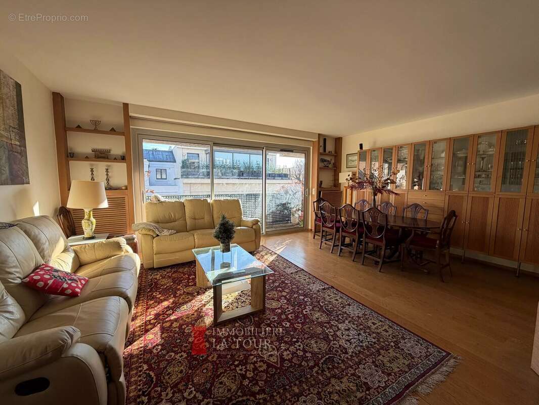 Appartement à NEUILLY-SUR-SEINE