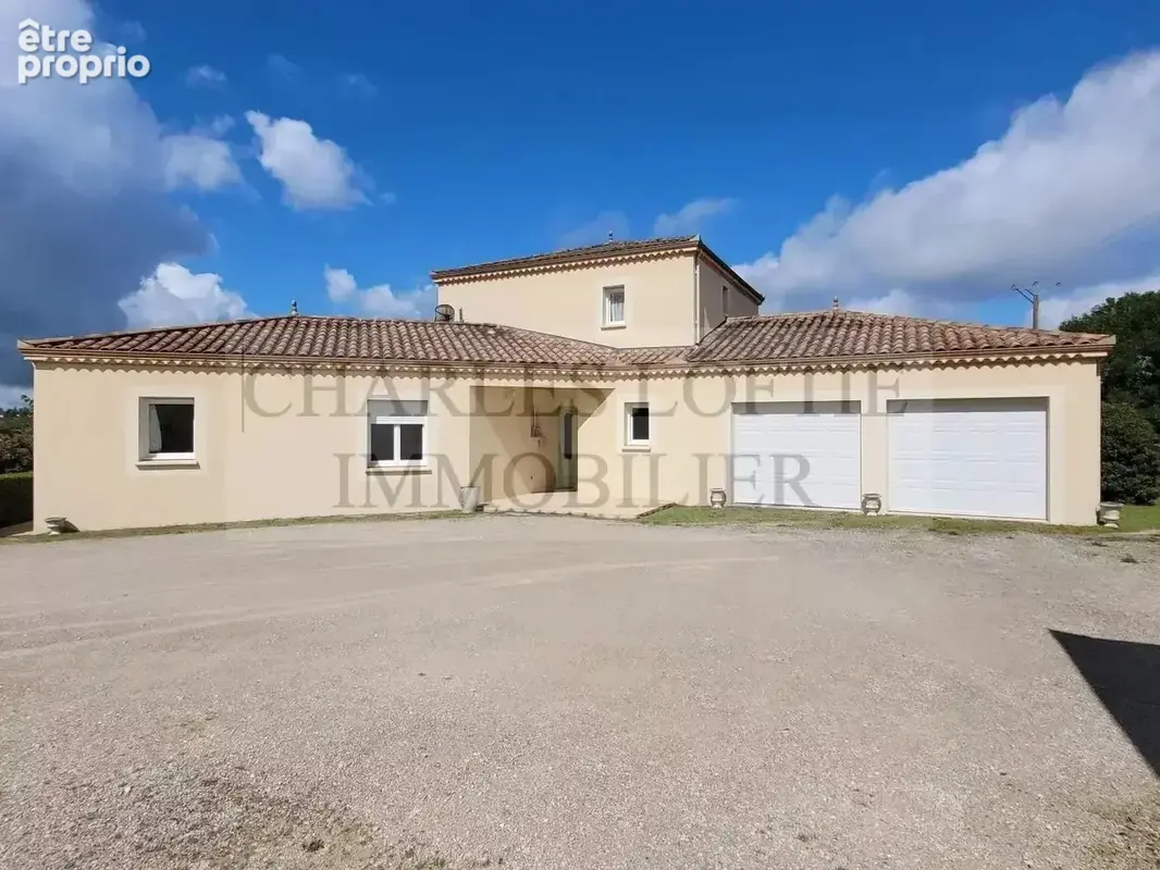 Superbe villa avec piscine, garage et dépendances sur un terrain de plus de 5600 m², à 10 minutes de Cahors. - photo 12