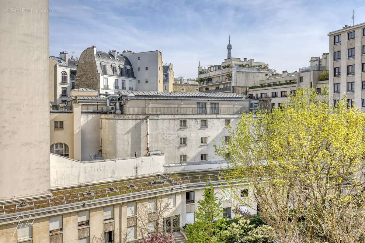 Appartement à PARIS-16E