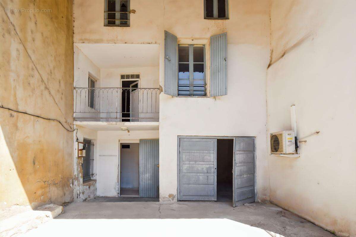 Maison à REMOULINS