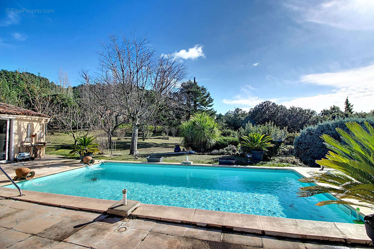 À VENDRE EN EXLUSIVITE!! Propriété  à TOURTOUR de 130m² + dépendance de 20m² + agrandissement possible + piscine le tout sur un  - photo 4