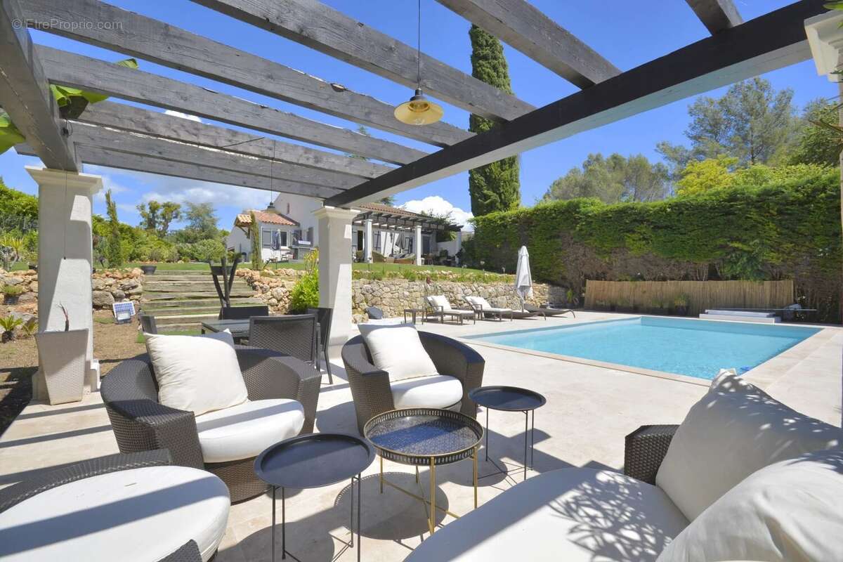 Maison à VALBONNE