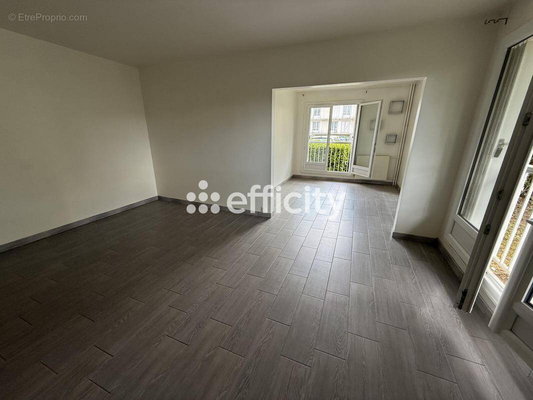 Appartement à MAGNY-LES-HAMEAUX