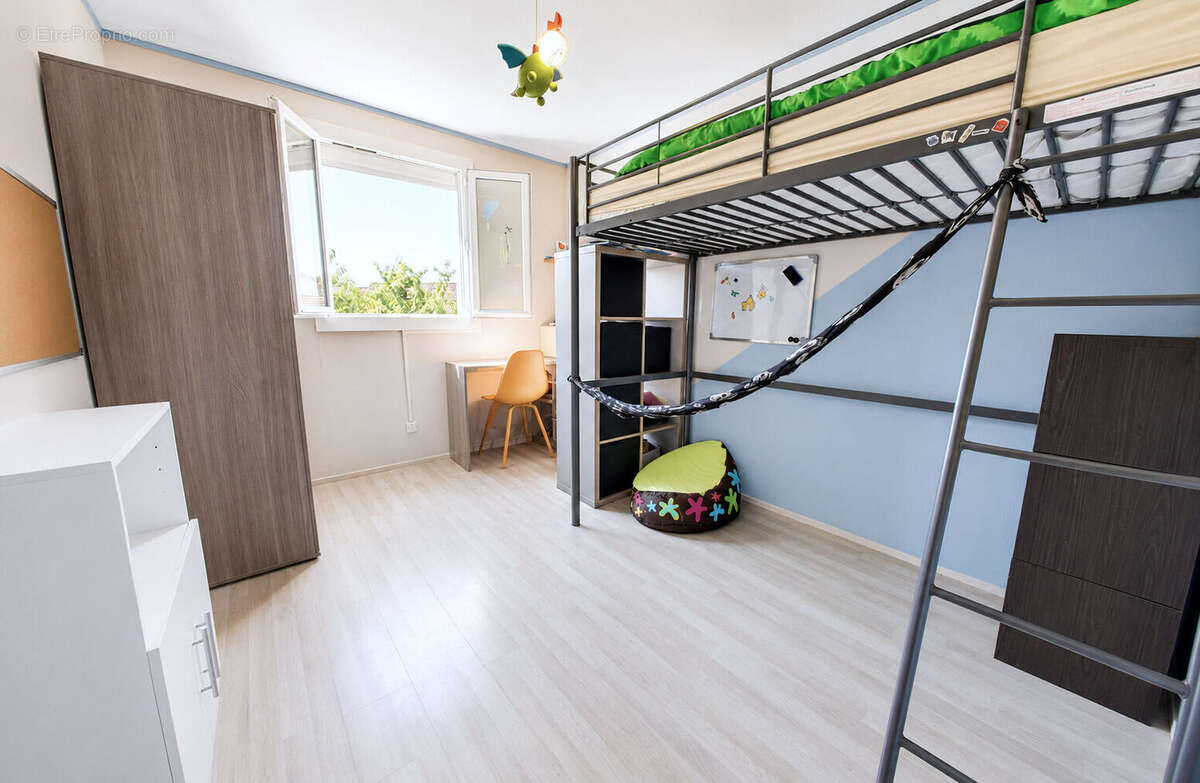 Roissy en Brie - Maison 5 chambres avec terrasse, jardin et garage - DPE C - photo 10