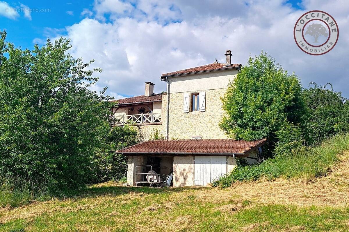 Très belle bâtisse en pièrre de 200 m² en partie rénovée sur 2 900 m² - photo 2