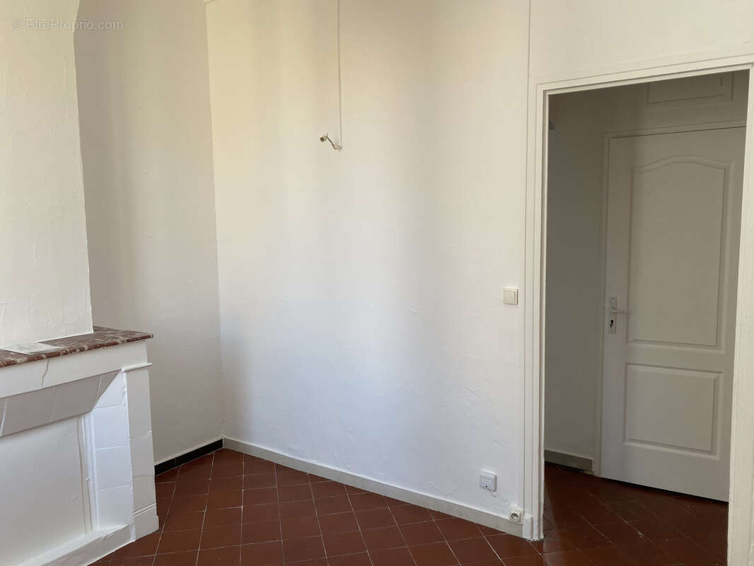 Spécial Investisseur   F2 déjà loué   Emplacement idéal   Faibles charges - photo 2