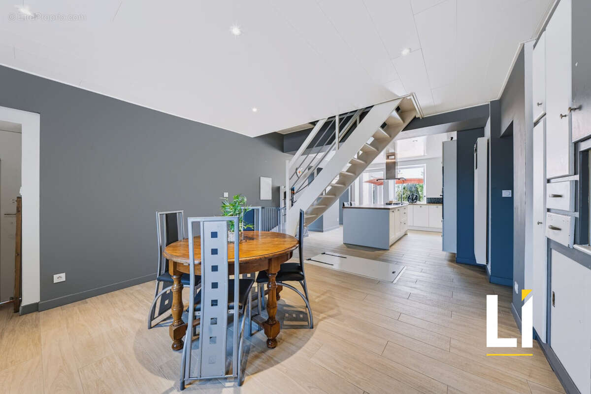Maison 236 m² à Les Ecorces  - photo 5