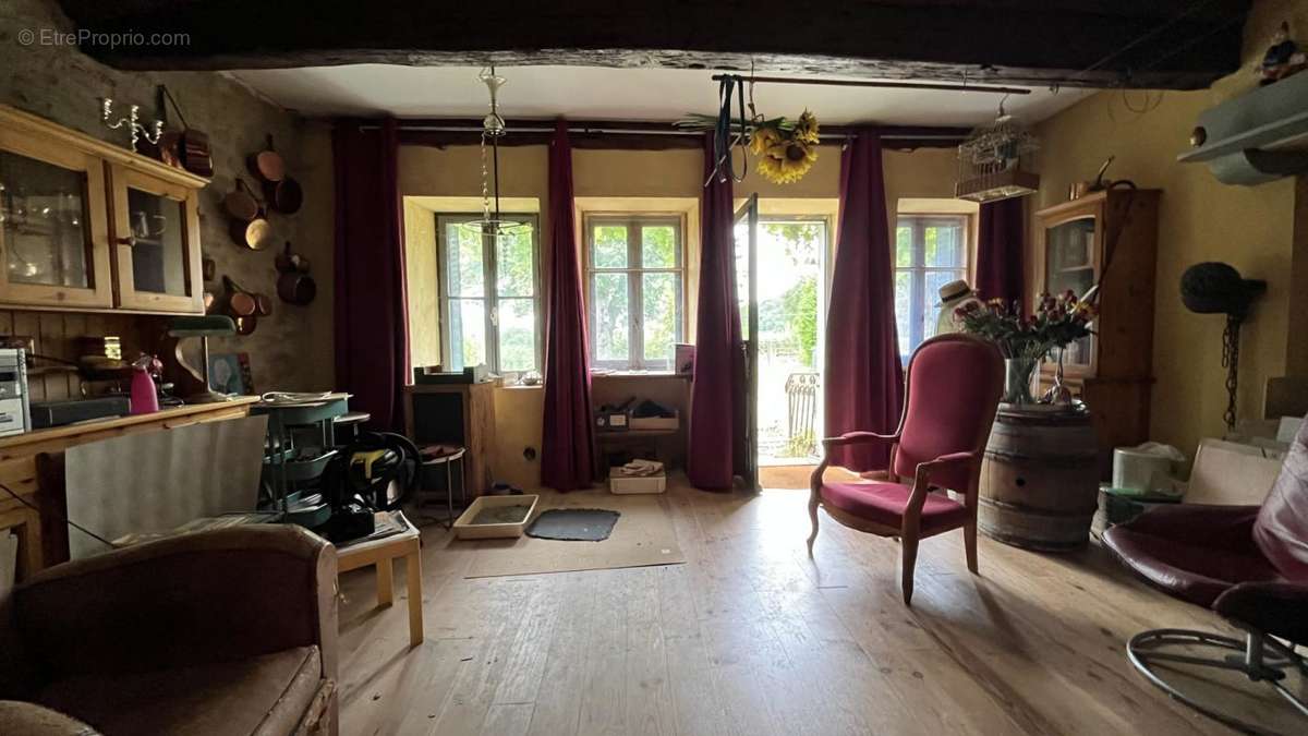 Maison à CHARBONNAT