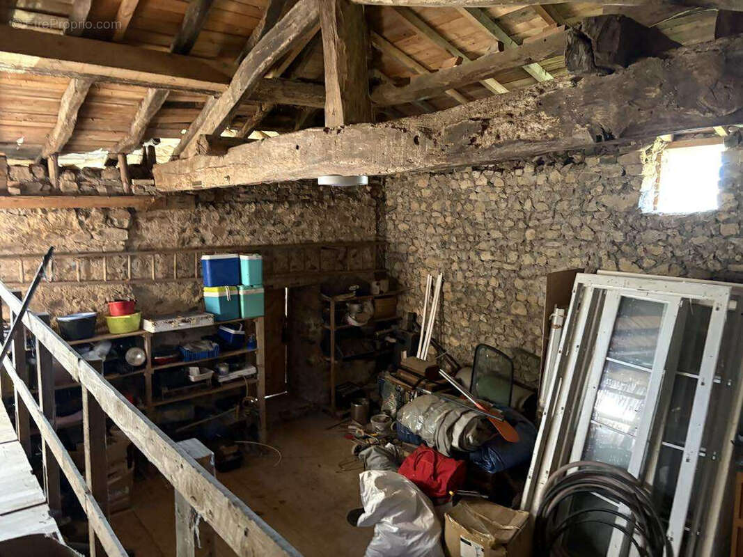 Maison à POULE-LES-ECHARMEAUX