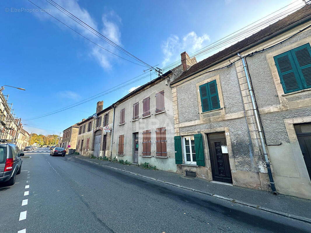Maison à LORREZ-LE-BOCAGE-PREAUX