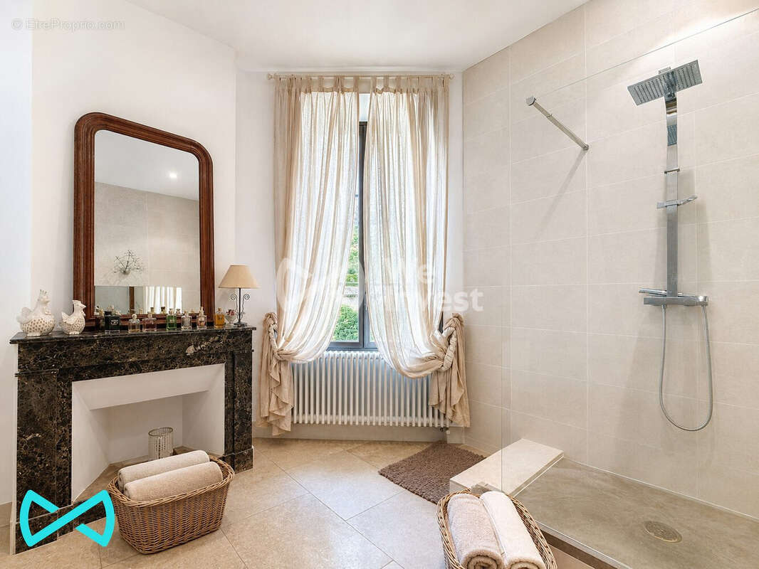 Maison 264 m² à Mudaison  - photo 8