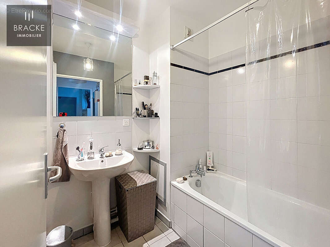 Appartement à COURBEVOIE