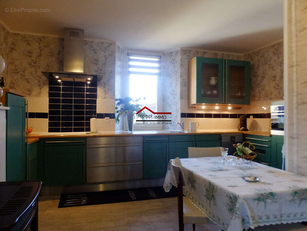 Maison à AINAY-LE-CHATEAU