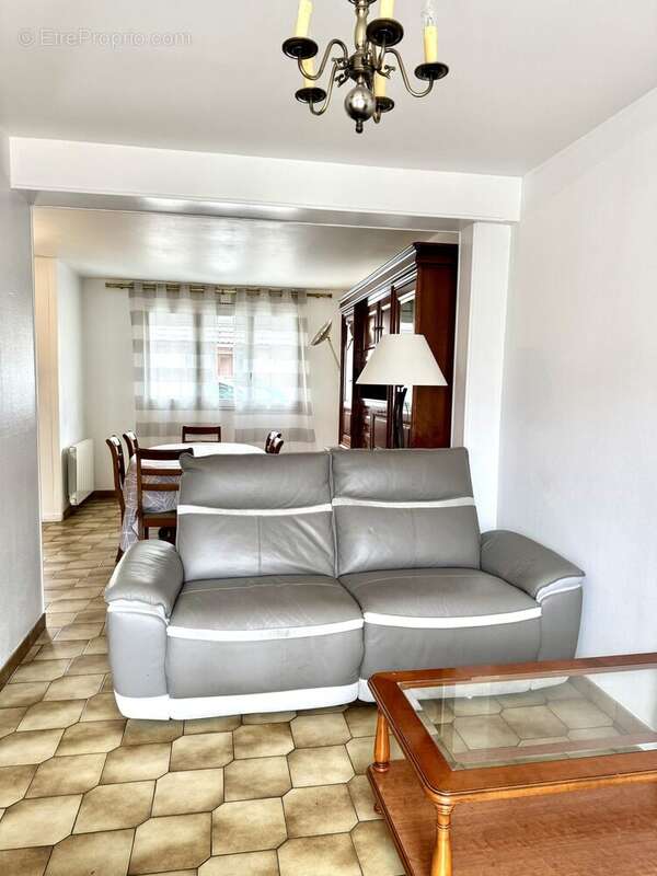 Maison à SAINT-ETIENNE-DU-ROUVRAY