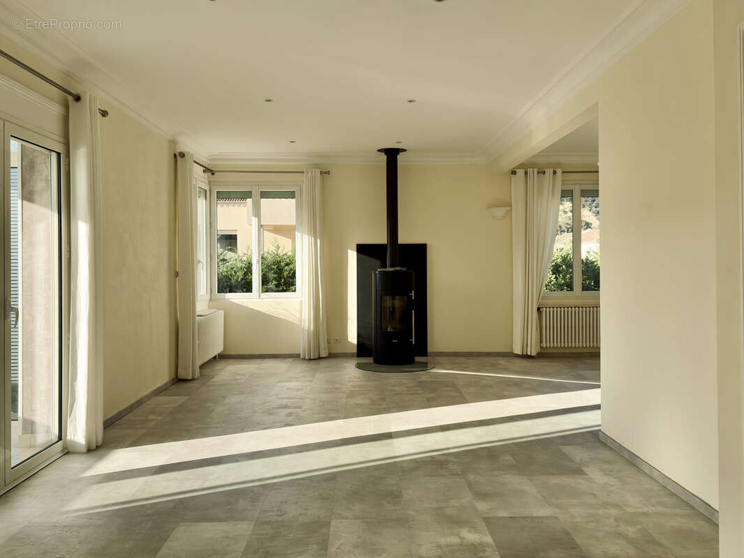 Villa 180 m2 avec piscine et terrain - DPE A - Tournon-sur-Rhône centre-sud - photo 6