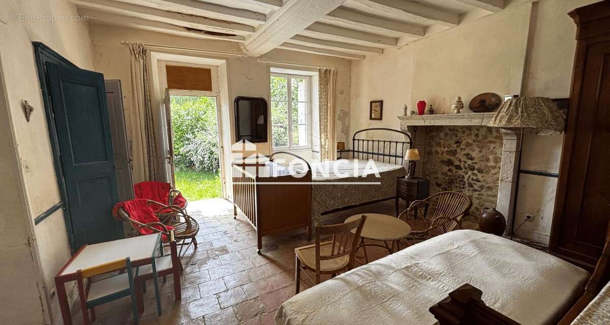 Maison à CONLIE