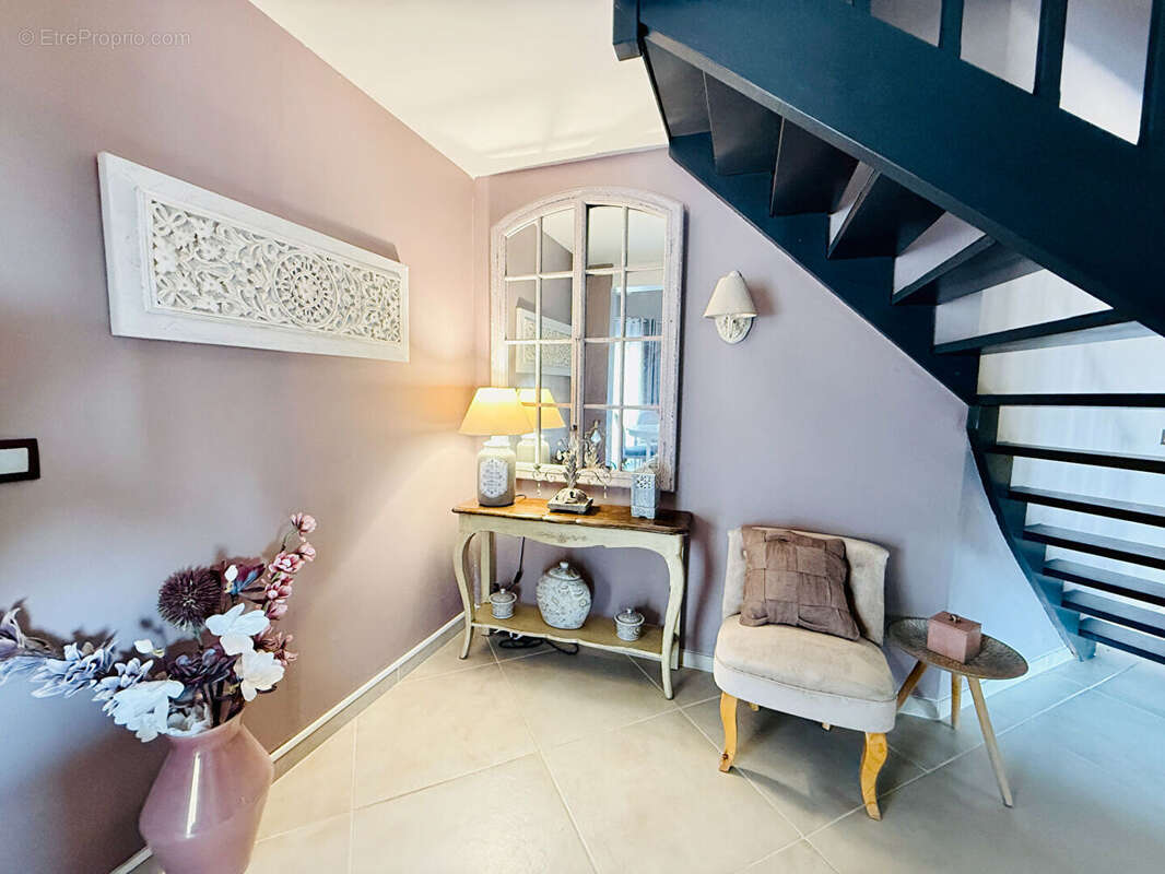 Maison dans quartier recherché avec beaux volumes et piscine - photo 12