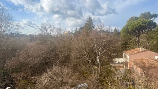 Appartement à GREOUX-LES-BAINS