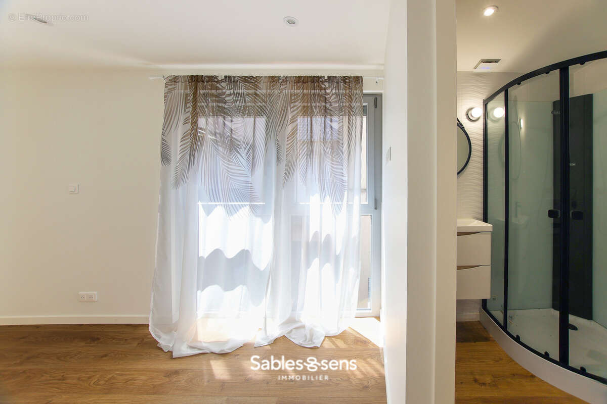 Appartement T4 rénové avec goût en plein cœur des Sables-d’Olonne   Garage en option - photo 11