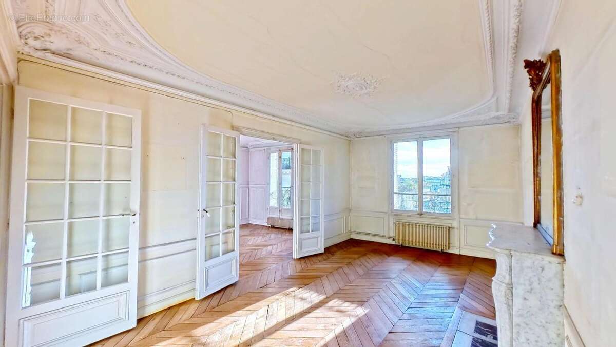 Appartement à PARIS-16E
