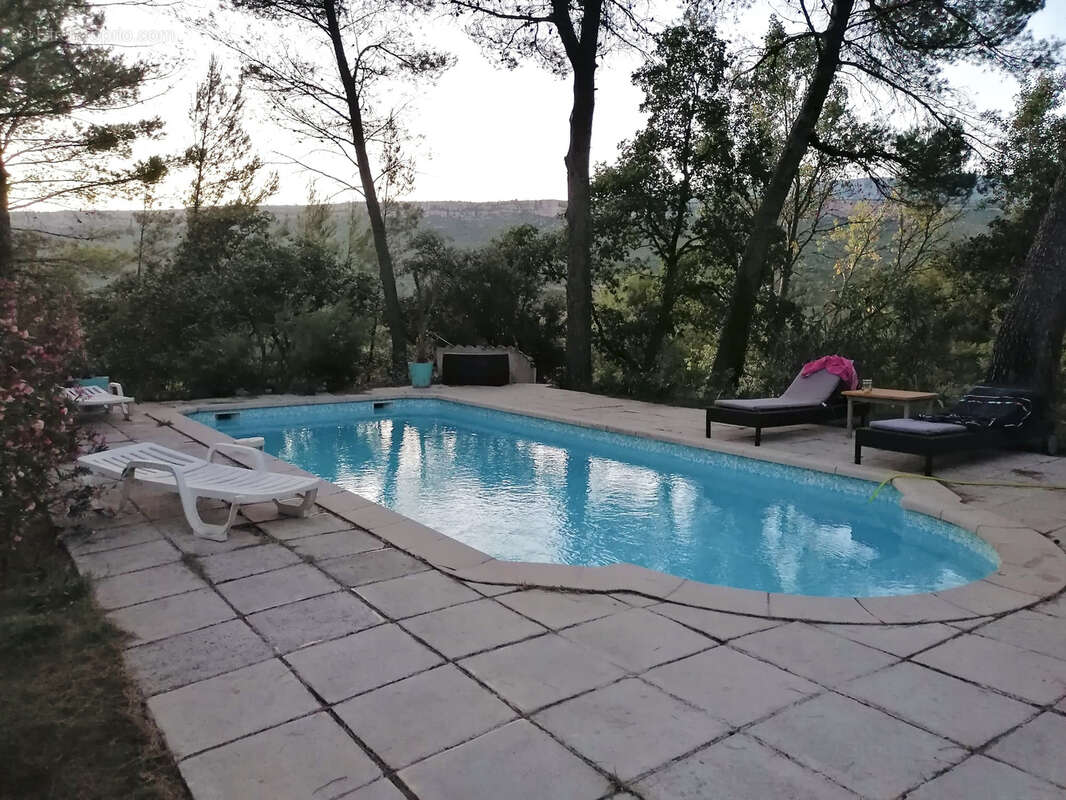 Maison à CHATEAUNEUF-LE-ROUGE