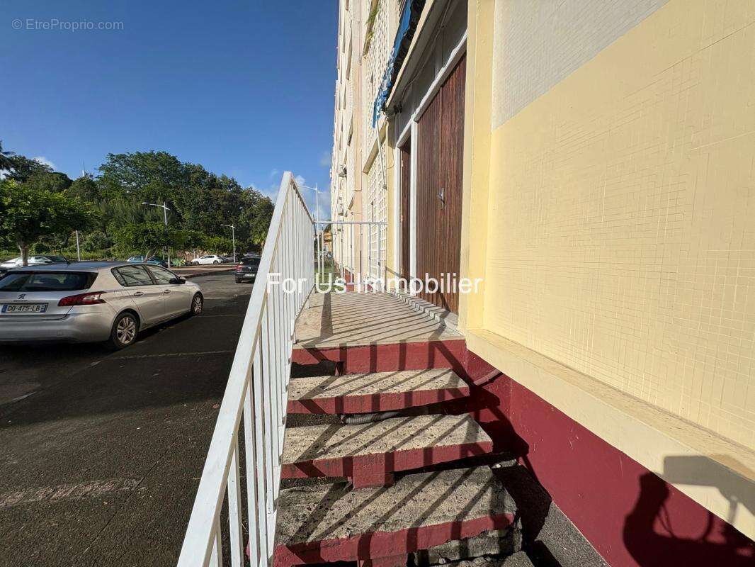 Commerce à POINTE-A-PITRE