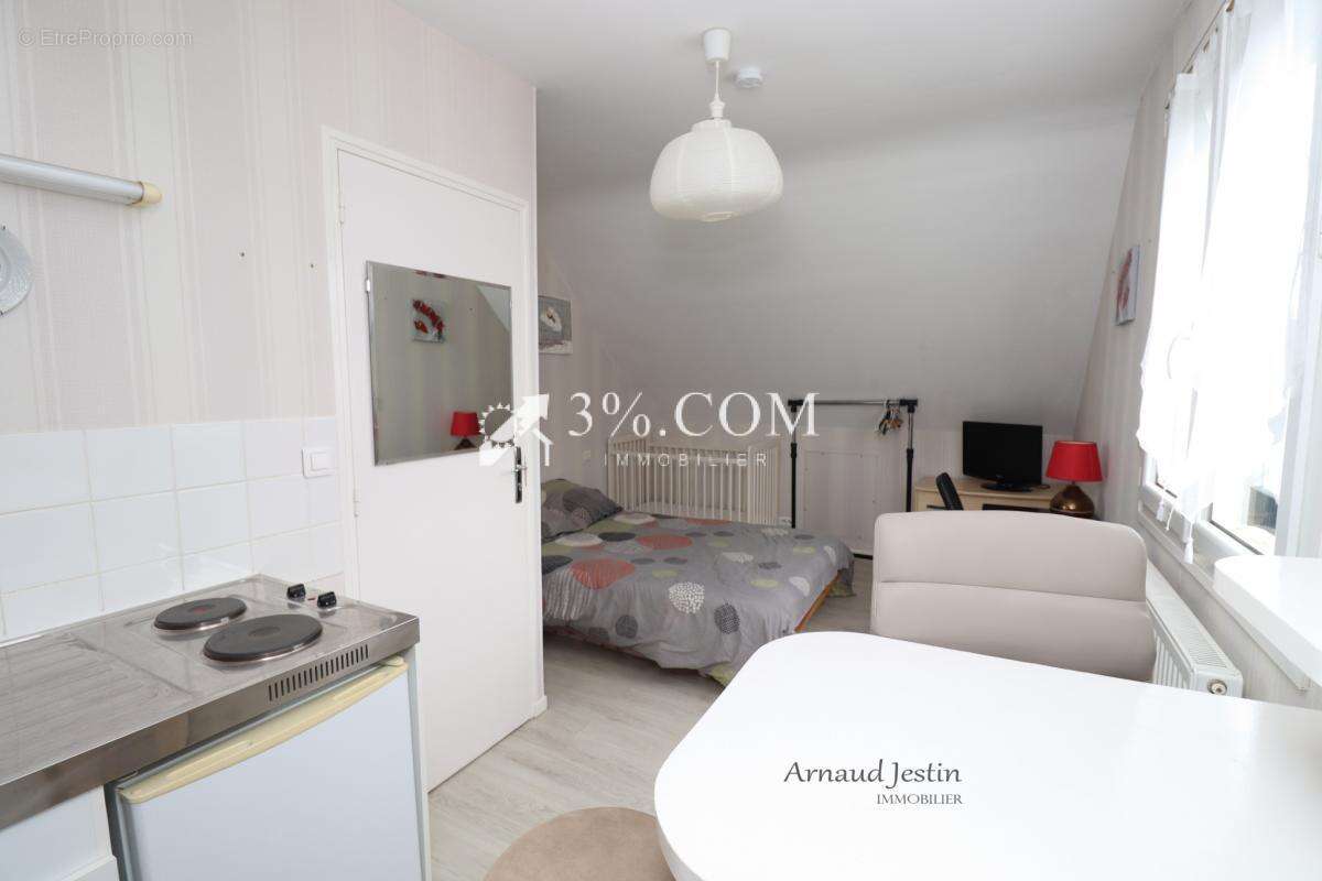 Maison à SAINT-JACQUES-DE-LA-LANDE