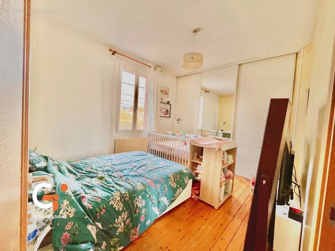 Maison à SAINT-ETIENNE-DU-ROUVRAY