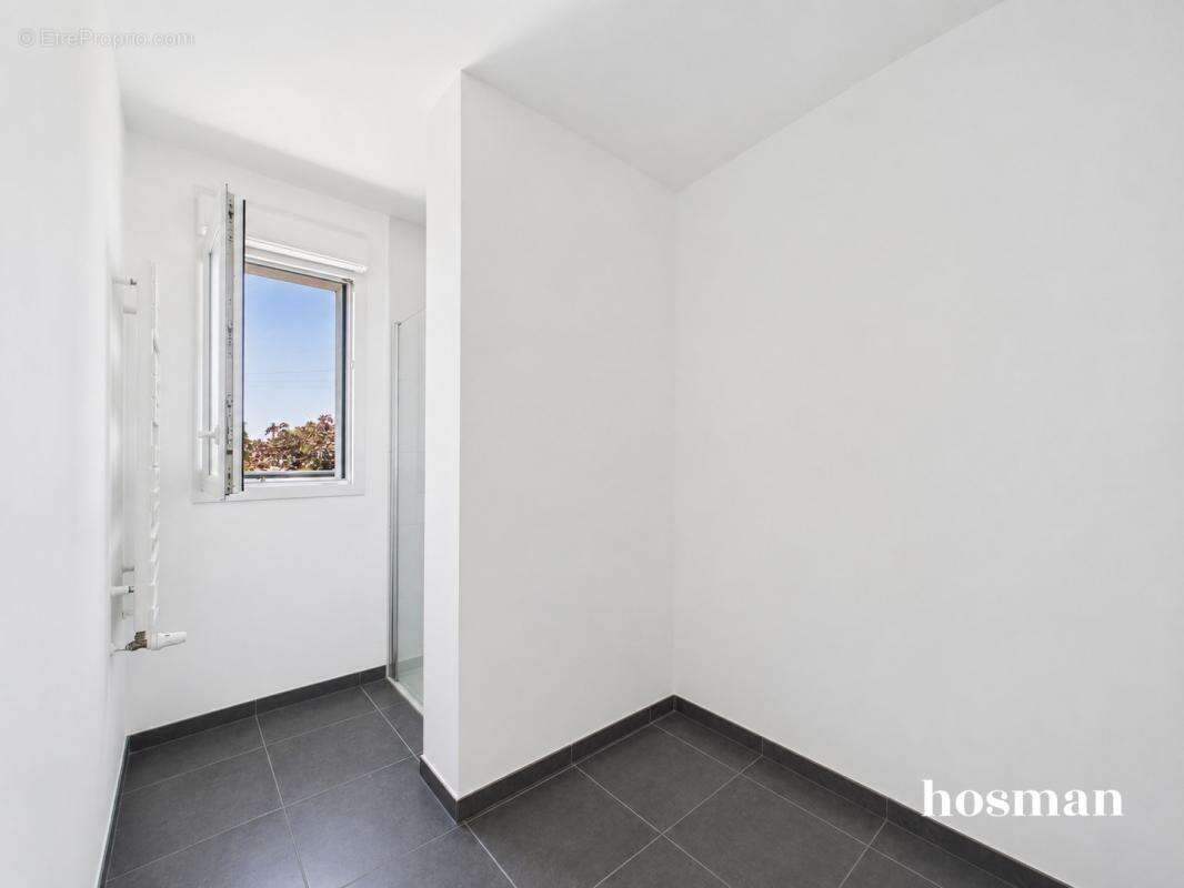 Ravissant appartement T3 de 63,67 m2 au dernier étage, terrasse de 31 m2, 2 places de stationnement et cave - Quartier La Grammo - photo 18