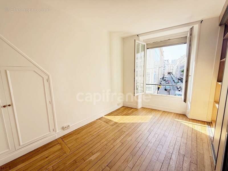 Appartement à PARIS-7E
