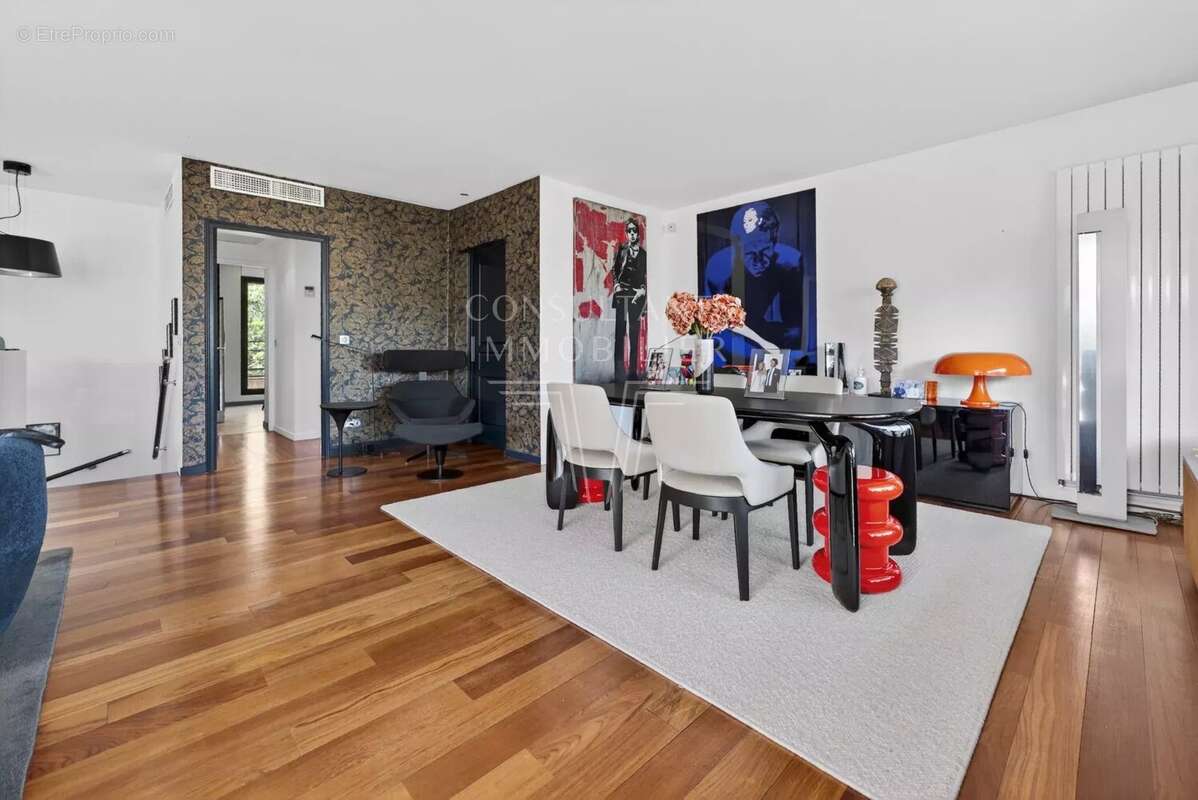 Appartement à PARIS-16E