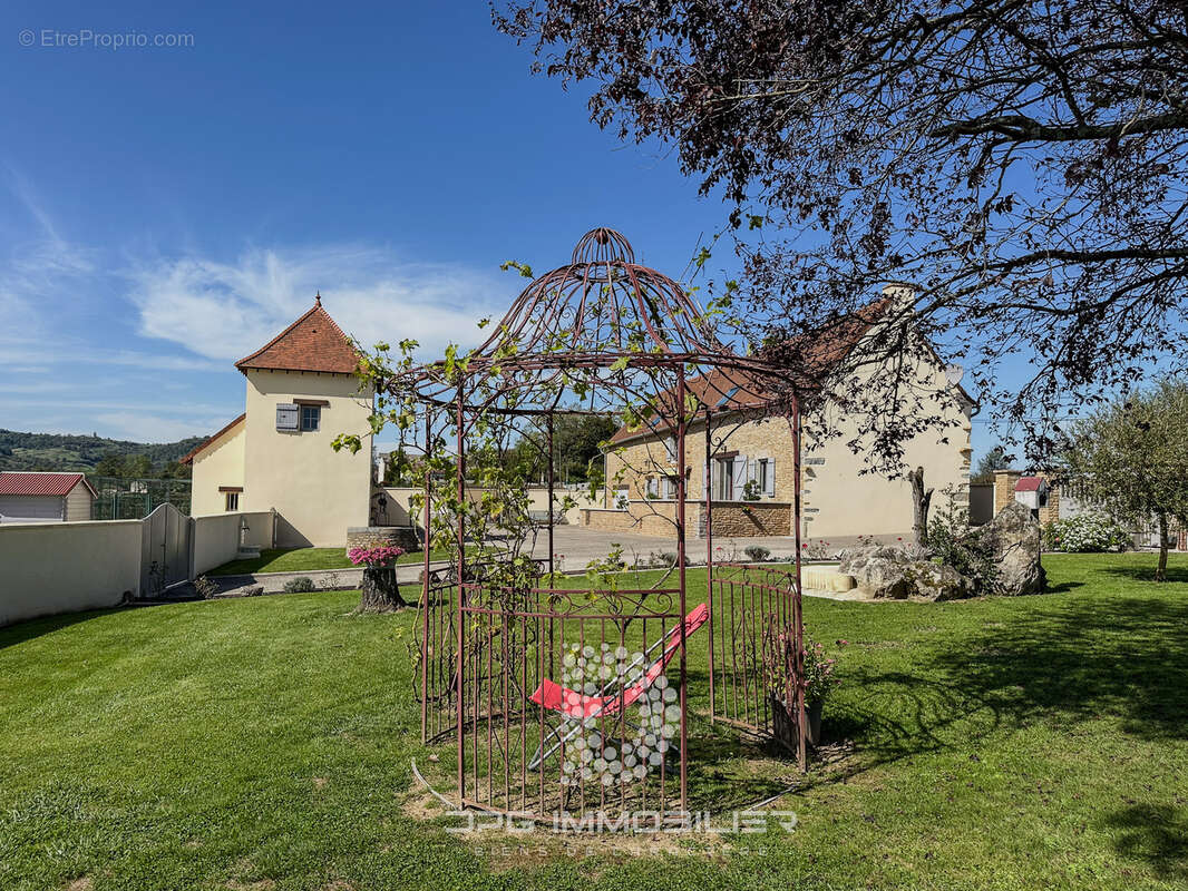 Maison à SAINT-MARCELIN-DE-CRAY